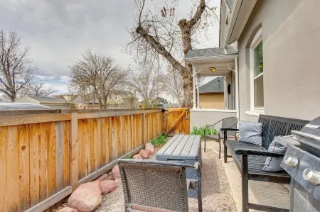 2 Mi to Washington Park: Convenient Denver Home!