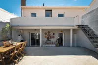 Aguda1 · Aguda's Family House 4Bd, Parking, BBQ