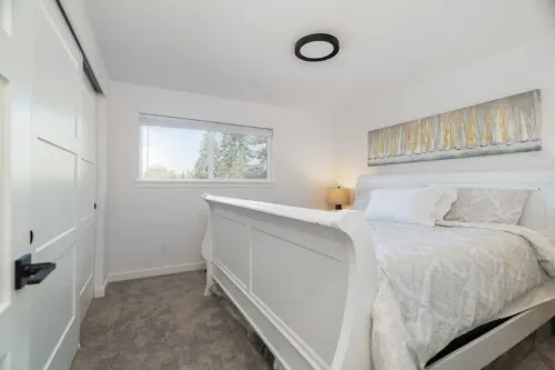 Delightful Family Home with 3 Bedrooms and Sprawling Backyard