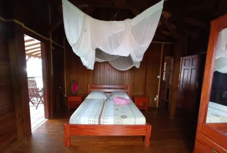 Authentic and comfortable Martinique Villa with pool, 400m from the beach