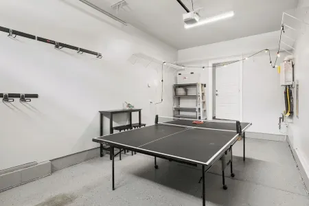 Modern 4BR Retreat  Fire Pit & Porch Swing