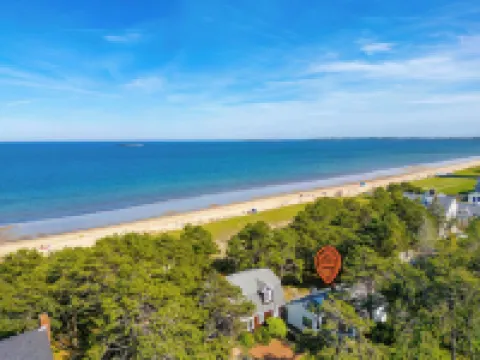 Bayview Beach Cottage For 4!