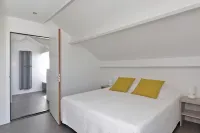 Waterfront Penthouse with Roof Terrace and Private Jetty - Wifi