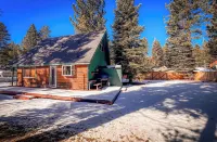 Charming Cherokee Cabin Secluded Stay for 6 Just 10 Minutes to Tahoe!