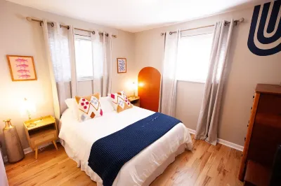 Good Vibe Bungalow w/ Hot Tub + Fire Pit + Fenced Yard. Heart of Old Town Hotels near Liquid Mechanics Brewing Company