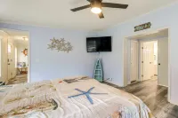 7 Mi to Beach! Sneads Ferry Family Home w/ Hot Tub - 2-Star