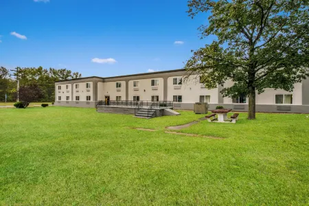 Motel 6 Tinton Falls NJ  Neptune Отели в г. Хауэлл