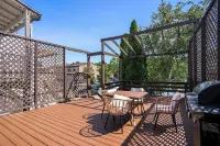 NEW Love Mi Getaway Loft with Deck on Washington Ave 110 Hotels in Grand Haven