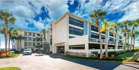 Completely Remodeled: Relax on Lemon Bay or walk to Manasota Key Beach in 8 min. Отели в г. Манасота-Ки