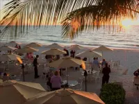 Beach! 2 Masters w Kings, Pets, Queen ensuite, hot tub, private heated Pool