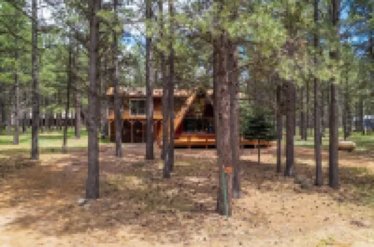 Charming Modern A-frame Chalet with Hot Tub--8 min walk to Country Club