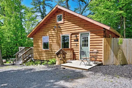 Modern and Spacious Cabin w/ Firepit - Walkable to Beach & Close to Town!