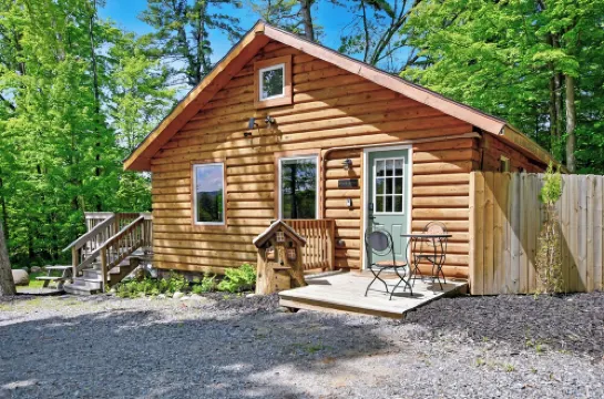 Modern and Spacious Cabin w/ Firepit - Walkable to Beach & Close to Town!