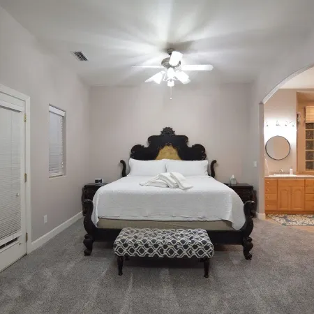4-bedroom house with Pool, WiFi and AC close to Lake Powell and Antelope Canyon.