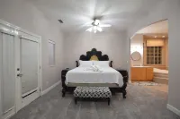 4-bedroom house with Pool, WiFi and AC close to Lake Powell and Antelope Canyon.