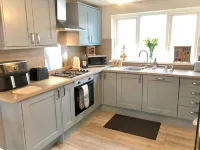 Cosy townhouse in heart of Pembroke. Sleeps 4, pet-friendly!