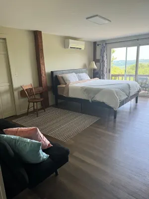 Charming 2-bedroom barn in Northfield with WiFi and AC Hotels in Northfield