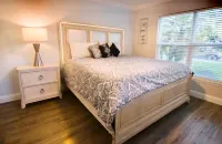 Spacious 4-bedroom Orlando Lakefront House w/ Pool near Downtown