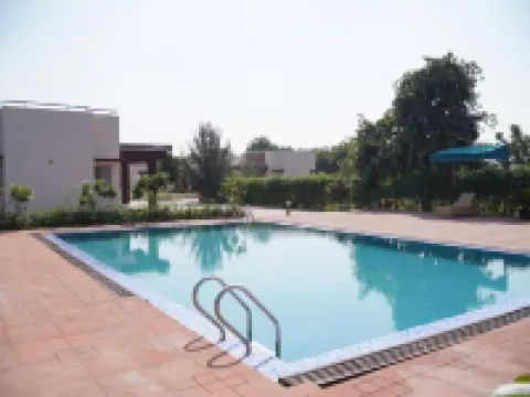 วีสต้า อาวตาร์ รีสอร์ต ปุชคาร์ โรงแรมในปุชการ์