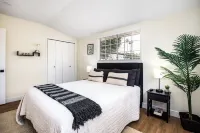Brand New 4BR: Fireplace, Foosball, table tennis, Reseda.