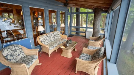 Waterfront Cabin on Thompson Lake - Enveloped by Serene Pines