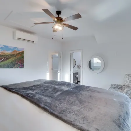 2 Mi to Town: Castle Rock Retreat w/ Fireplace!