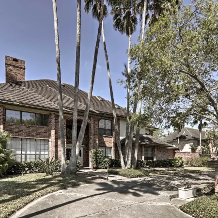 Pool & Hot Tub: Lakefront Harlingen Home
