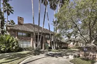 Pool & Hot Tub: Lakefront Harlingen Home - 3-Star
