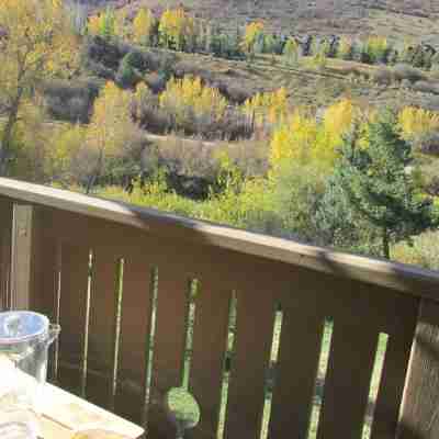 Renovated Condo, Avon Colorado, River Views and walk to Beaver Creek Shuttle Others