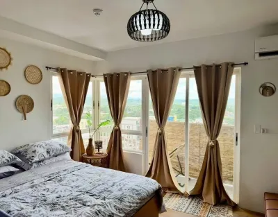 Studio with Balcony, Free Netflix Streaming with washer/dryer inside the unit Hotel di Agdao