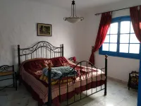 Very large villa by the sea Hotels in 