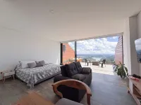 Luxury Stay with Fireplace, Jacuzzi & Overlooking the Rock of El Peñol-Guatape