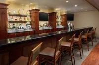 DoubleTree by Hilton Hotel Boston North Shore - バー