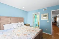 The Endless Wave: Oceanfront Condo, Sunrise View, Pool, 1-mile to Dining & Pier