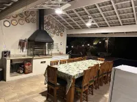 Espetacular e Charmosa Casa, Condomínio Fech, Ar, Spa+hidro, Piscina, Tv, Wifi,