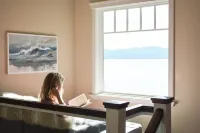 THE FOX HOUSE on Flathead Lake: Lakefront Luxury Living