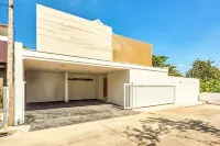 Minimal Pool Villa in Quiet Area Hotel a San Phak Wan