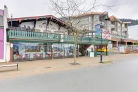 House on the river minutes from Harrison Lake Hotels in Fraser Valley