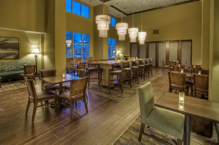 Hampton Inn & Suites Rochester/Henrietta Отели рядом с достопримечательностью «Технологический институт Рочестер»