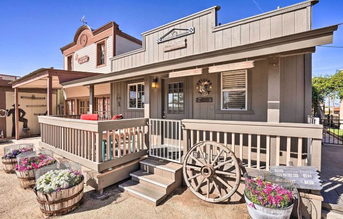 Western-Style Family Home 15 Mi to Lake Pleasant