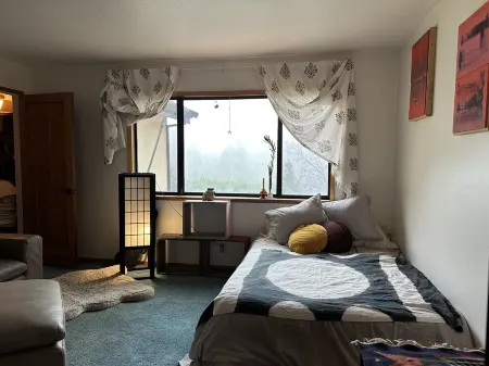 Comfortable mountain retreat, 15 min to beach, lots of amenities.. Отели рядом с достопримечательностью «Зона отдыха Лох Ломонд»