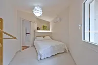 Villa Les Cerisiers : 70's decor, parking, Clim