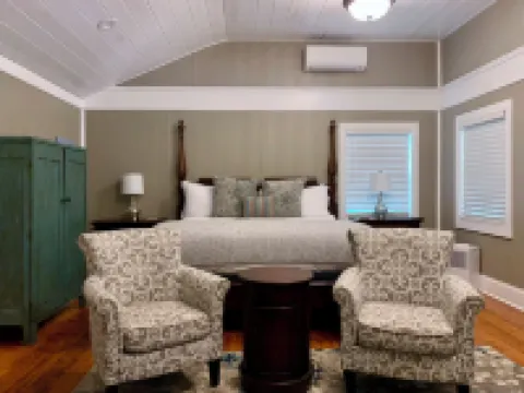Barefoot Hills Hotels in Lumpkin County