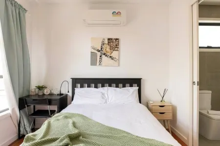 Entire Townhouse Отели в г. Глен-Уэйверли