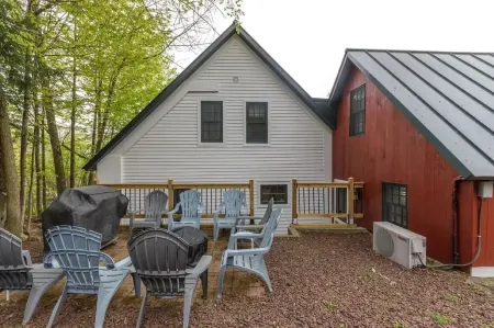 Charming 3-Bedroom House. Walk to Sunapee Harbor and Short Drive to Mt. Sunapee