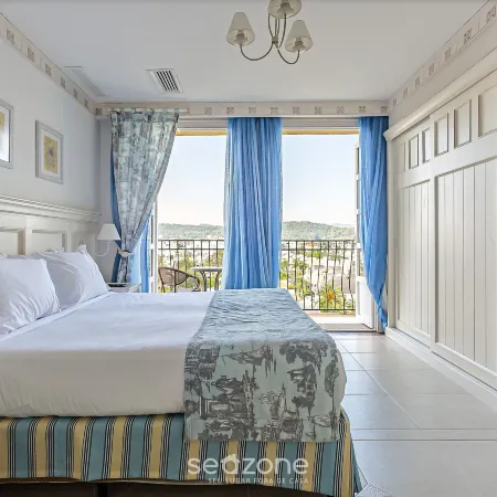 Sophisticated Penthouses at IL Campanario Resort Ilctopm Отели рядом с достопримечательностью «Пляж Жюрери»