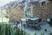 Gîte au Sein de Notre Ferme en Pierre du Xviie Siècle Hotels in Massiac