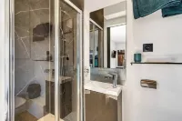 Tiny House in the hills above Aix Les Bains, 20 minutes from skiing and 10 minutes from the lake! Hôtels à : Grésy-sur-Aix