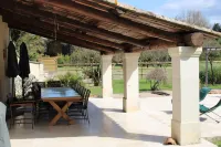 EXCEPTIONAL BED & BREAKFAST IN A PROVENCAL MAS with gourmet breakfast Hotel a Chateaurenard