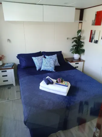 luxury floating penthouse Russell island Отели в г. Стредброук Айленд